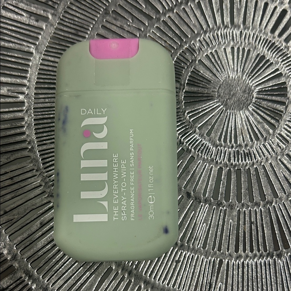 Luna Daily Spray in Green and Pink mini size